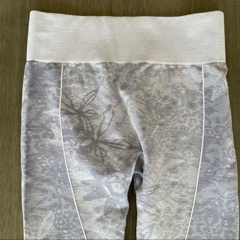 Fabletics Purple Lilac Cropped Compression Leggin… - image 4